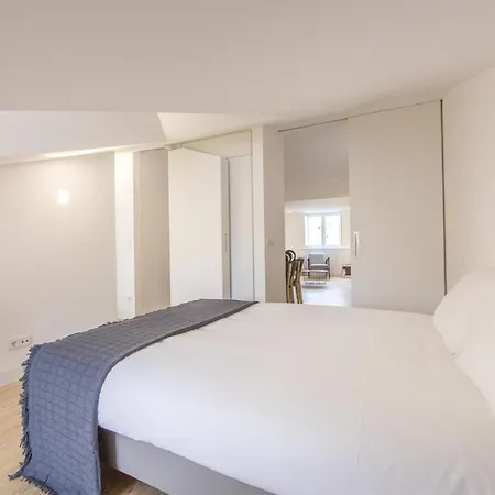 Meet The Light Apartment